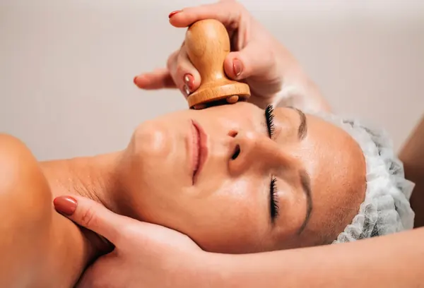 Madero gezichtsmassage met houten cup